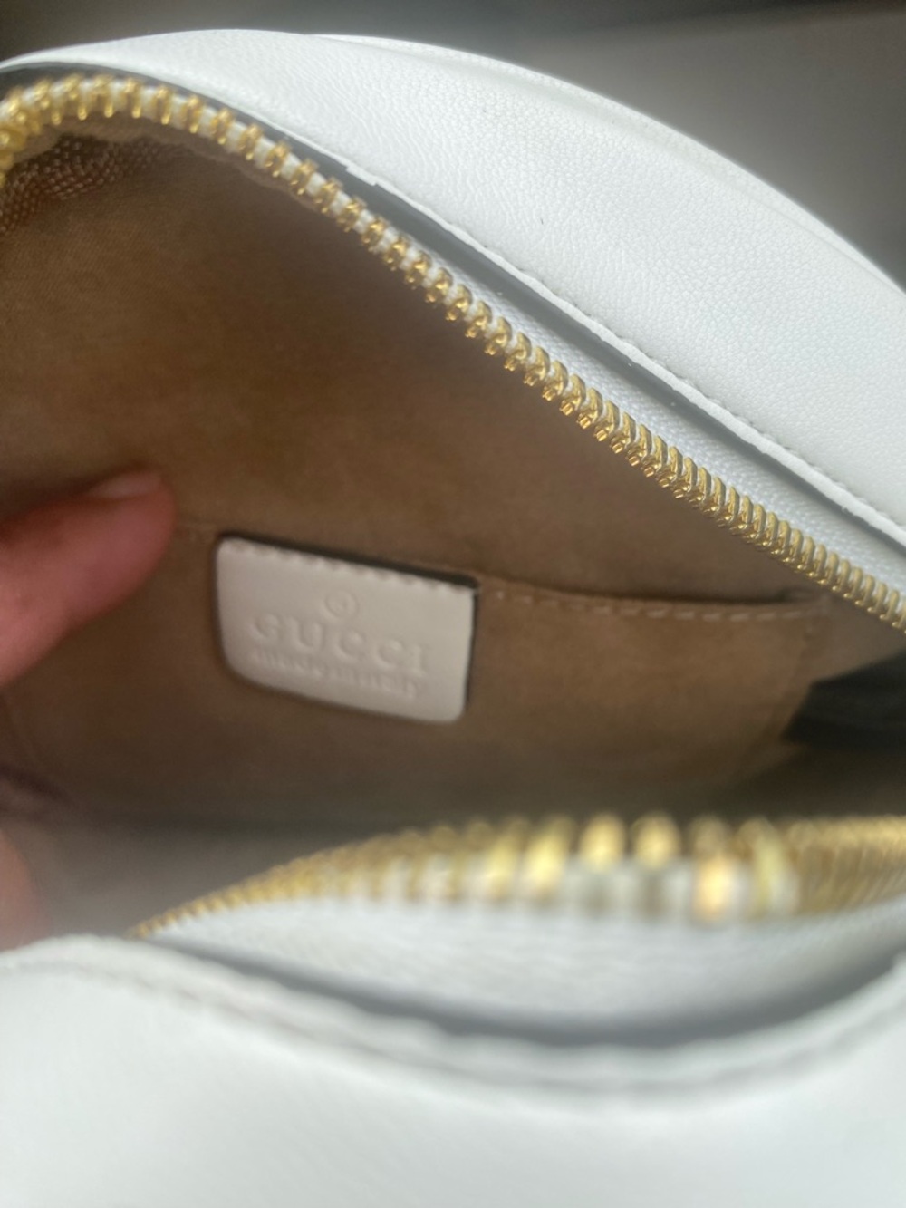 Gucci White Quilted Round Crossbody with Gold Double G Hardware - Picture 2 of 3